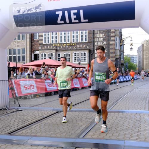 13.09.2026 - 21. swb-Marathon Bremen Tim E. http://msf.ph/oto/10361870 13.09.2026 12:59:23 Ziel 1118, 1508, 1751, 1993, 3584, 3688, 4399, 4847, 6991, 8383, 8994, 9120, 9329 meine-sportfotos.de