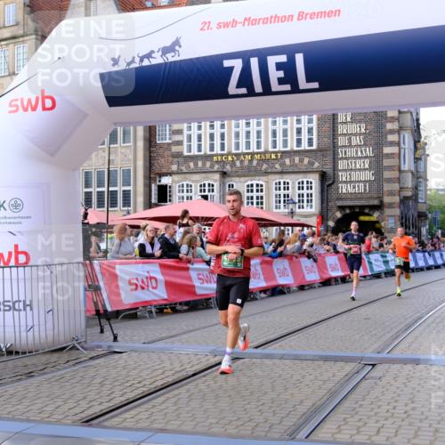 13.09.2026 - 21. swb-Marathon Bremen Tim E. http://msf.ph/oto/10361921 13.09.2026 12:59:25 Ziel 1118, 1508, 1751, 1993, 3584, 3688, 4399, 6991, 8383, 8994, 9120, 9329 meine-sportfotos.de