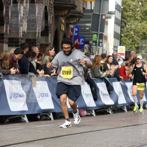 13.09.2026 - 21. swb-Marathon Bremen Strokosch-Dieckow http://msf.ph/oto/10361948 13.09.2026 10:58:37 Ziel 10249, 10494, 10530, 10673, 10750, 10798, 10828, 10914, 10931, 10932, 11004, 11120, 11131, 11152, 11202, 11295, 11388, 11403, 11420, 11455, 11686, 11750, 11752, 11884, 11906, 11952, 11953, 12017, 12092, 12386, 12387, 12441, 12482, 12518, 10254, 10485, 10794, 10832, 10948, 11030, 11228, 11488, 11743, 12176 meine-sportfotos.de