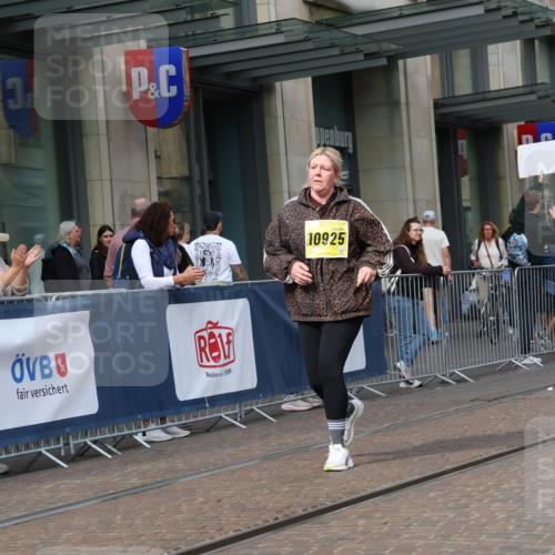 13.09.2026 - 21. swb-Marathon Bremen Strokosch-Dieckow http://msf.ph/oto/10362087 13.09.2026 11:23:05 Ziel 10349, 10754, 10925, 11266, 11663, 12340, 12440, 11574, 12083 meine-sportfotos.de