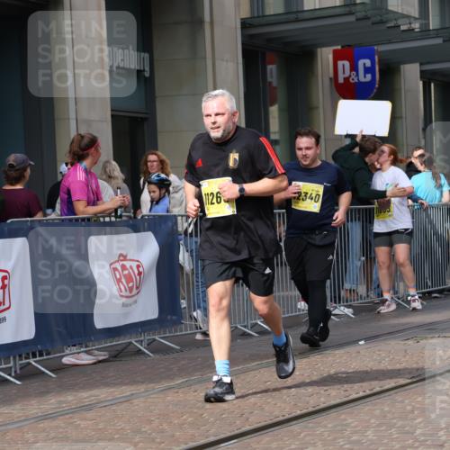 13.09.2026 - 21. swb-Marathon Bremen Strokosch-Dieckow http://msf.ph/oto/10362310 13.09.2026 11:23:13 Ziel 10925, 11266, 11663, 12340, 12440, 10349, 10754, 12083 meine-sportfotos.de