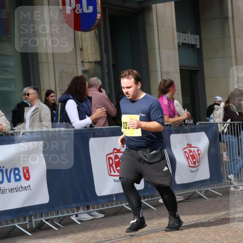 13.09.2026 - 21. swb-Marathon Bremen Strokosch-Dieckow http://msf.ph/oto/10362419 13.09.2026 11:23:15 Ziel 11266, 11663, 12340, 12440, 10349, 10754, 10925, 12083 meine-sportfotos.de
