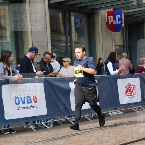 13.09.2026 - 21. swb-Marathon Bremen Strokosch-Dieckow http://msf.ph/oto/10362472 13.09.2026 11:23:16 Ziel 11266, 11663, 12340, 12440, 10349, 10754, 10925, 12083 meine-sportfotos.de