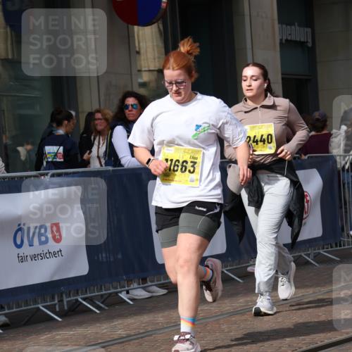 13.09.2026 - 21. swb-Marathon Bremen Strokosch-Dieckow http://msf.ph/oto/10362575 13.09.2026 11:23:18 Ziel 11266, 11663, 12340, 12440, 10349, 10754, 10925, 12083 meine-sportfotos.de