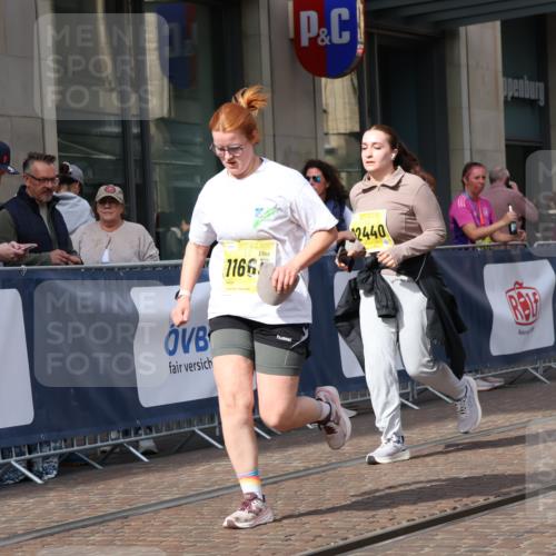 13.09.2026 - 21. swb-Marathon Bremen Strokosch-Dieckow http://msf.ph/oto/10362593 13.09.2026 11:23:19 Ziel 11266, 11663, 12340, 12440, 10349, 10754, 10925, 12083 meine-sportfotos.de