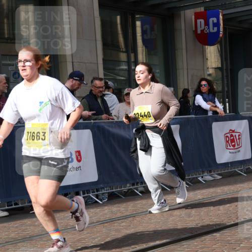 13.09.2026 - 21. swb-Marathon Bremen Strokosch-Dieckow http://msf.ph/oto/10362630 13.09.2026 11:23:20 Ziel 11266, 11663, 12340, 12440, 10349, 10754, 10925 meine-sportfotos.de