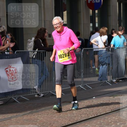 13.09.2026 - 21. swb-Marathon Bremen Strokosch-Dieckow http://msf.ph/oto/10362664 13.09.2026 11:23:31 Ziel 10292, 10970, 10349, 10754, 10925, 11266, 11663, 12340, 12440 meine-sportfotos.de