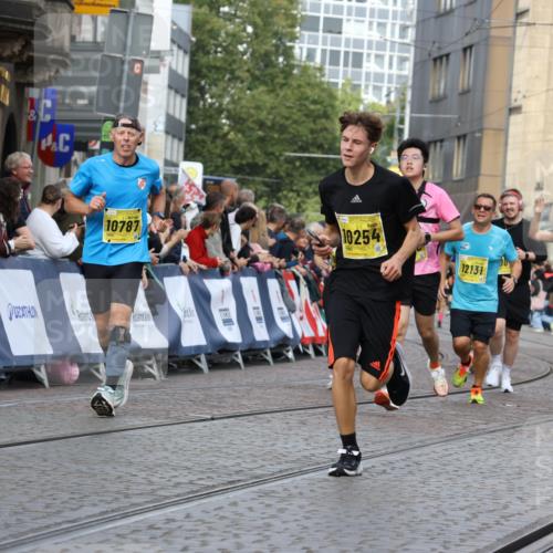 13.09.2026 - 21. swb-Marathon Bremen Strokosch-Dieckow http://msf.ph/oto/10363016 13.09.2026 10:59:01 Ziel 10485, 10832, 10878, 10879, 10948, 11030, 11189, 11228, 11488, 11743, 11955, 12180, 12237, 12320, 12499, 12505, 10415, 10427, 10492, 10668, 11086, 11125, 11301, 11302, 11913, 12118, 12200, 12297, 12541 meine-sportfotos.de