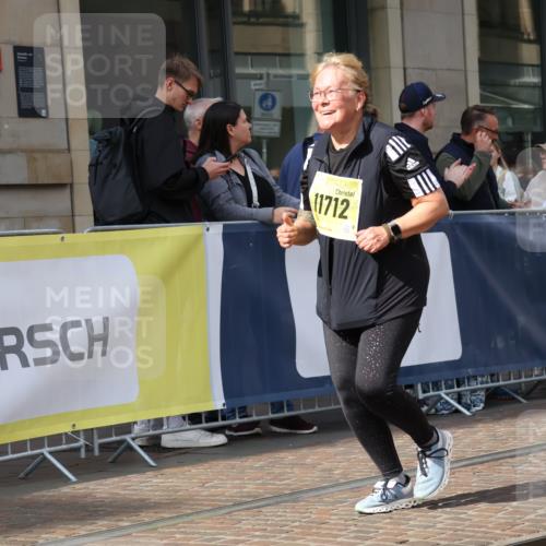 13.09.2026 - 21. swb-Marathon Bremen Strokosch-Dieckow http://msf.ph/oto/10363100 13.09.2026 11:24:02 Ziel 11712, 10292, 10413, 10970 meine-sportfotos.de