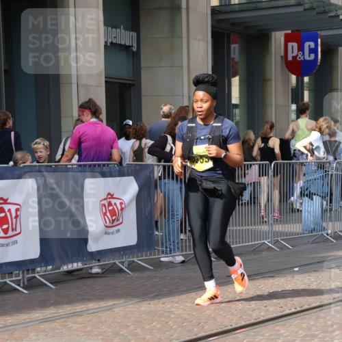13.09.2026 - 21. swb-Marathon Bremen Strokosch-Dieckow http://msf.ph/oto/10363149 13.09.2026 11:25:04 Ziel 10533, 10732 meine-sportfotos.de