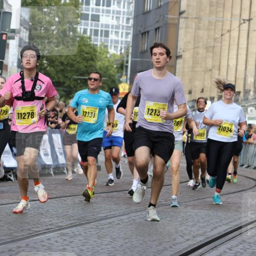 13.09.2026 - 21. swb-Marathon Bremen Strokosch-Dieckow http://msf.ph/oto/10363247 13.09.2026 10:59:04 Ziel 10254, 10485, 10794, 10832, 10948, 11030, 11189, 11228, 11488, 11743, 11955, 12176, 12237, 12320, 12414, 12505, 10415, 10492, 10668, 11086, 11125, 11301, 11302, 11500, 11913, 12118, 12200, 12537, 12541 meine-sportfotos.de