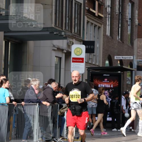 13.09.2026 - 21. swb-Marathon Bremen Strokosch-Dieckow http://msf.ph/oto/10363264 13.09.2026 11:25:08 Ziel 10533, 10732, 12471 meine-sportfotos.de