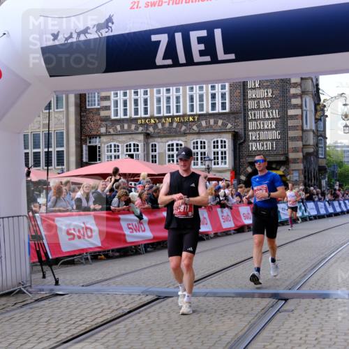 13.09.2026 - 21. swb-Marathon Bremen Tim E. http://msf.ph/oto/10363379 13.09.2026 13:00:53 Ziel 371, 453, 1136, 1550, 1754, 2141, 4904 meine-sportfotos.de