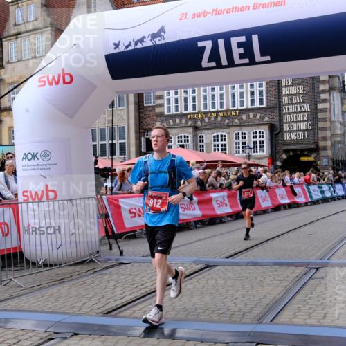 13.09.2026 - 21. swb-Marathon Bremen Tim E. http://msf.ph/oto/10363582 13.09.2026 13:01:03 Ziel 371, 453, 2141, 4904, 8749, 9849 meine-sportfotos.de