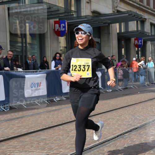 13.09.2026 - 21. swb-Marathon Bremen Strokosch-Dieckow http://msf.ph/oto/10363741 13.09.2026 11:25:27 Ziel 10732, 12471, 10533 meine-sportfotos.de