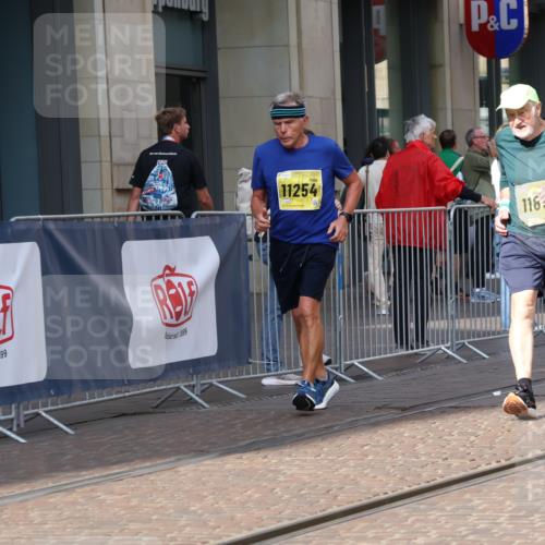 13.09.2026 - 21. swb-Marathon Bremen Strokosch-Dieckow http://msf.ph/oto/10363974 13.09.2026 11:26:36 Ziel 10573, 11254, 11851, 12377, 12408, 10667, 11538 meine-sportfotos.de