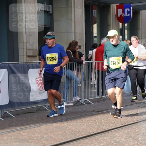 13.09.2026 - 21. swb-Marathon Bremen Strokosch-Dieckow http://msf.ph/oto/10364008 13.09.2026 11:26:37 Ziel 10573, 11254, 11851, 12377, 12408, 10667, 11538 meine-sportfotos.de