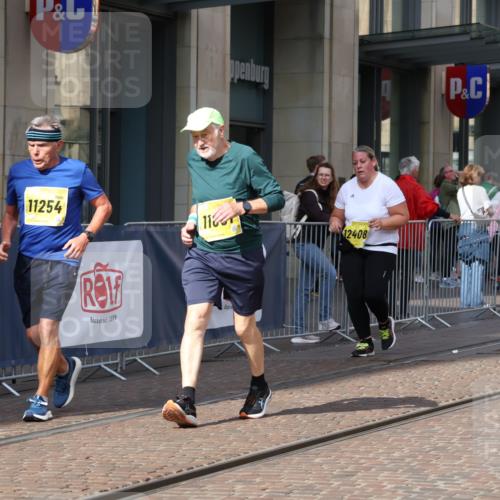 13.09.2026 - 21. swb-Marathon Bremen Strokosch-Dieckow http://msf.ph/oto/10364135 13.09.2026 11:26:38 Ziel 10573, 11254, 11851, 12377, 12408, 10667, 11538 meine-sportfotos.de