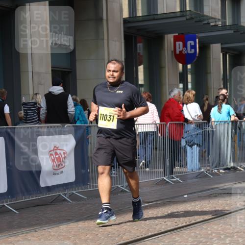 13.09.2026 - 21. swb-Marathon Bremen Strokosch-Dieckow http://msf.ph/oto/10364665 13.09.2026 11:27:17 Ziel 10440, 10627, 10789, 11031, 11254, 12377, 12408 meine-sportfotos.de