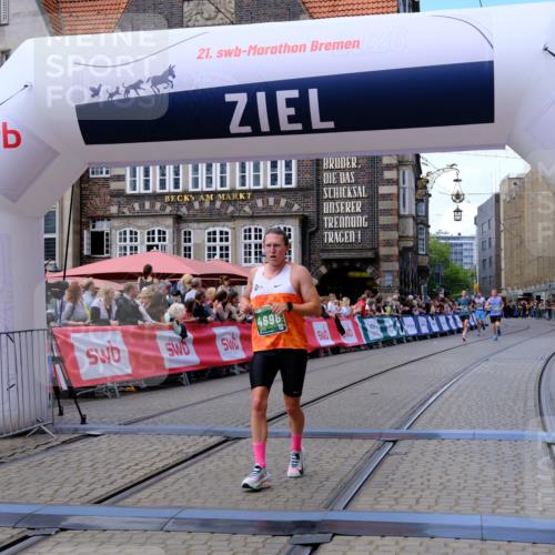 13.09.2026 - 21. swb-Marathon Bremen Tim E. http://msf.ph/oto/10364687 13.09.2026 13:02:10 Ziel 1614, 4696, 4739, 5601, 9137, 9233 meine-sportfotos.de
