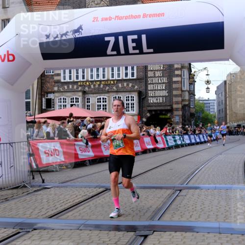 13.09.2026 - 21. swb-Marathon Bremen Tim E. http://msf.ph/oto/10364705 13.09.2026 13:02:10 Ziel 1614, 4696, 4739, 5601, 9137, 9233 meine-sportfotos.de