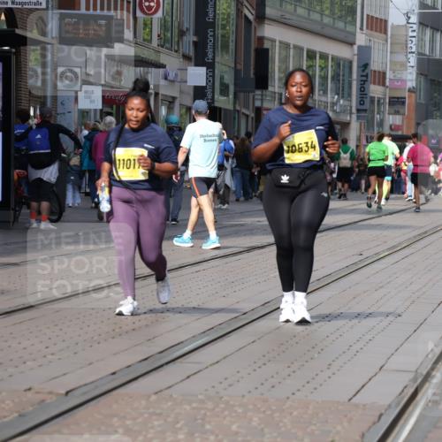 13.09.2026 - 21. swb-Marathon Bremen Strokosch-Dieckow http://msf.ph/oto/10364760 13.09.2026 11:28:05 Ziel 10534, 11017, 11161 meine-sportfotos.de