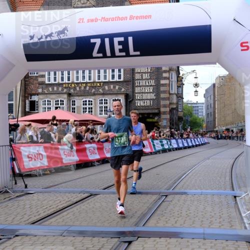 13.09.2026 - 21. swb-Marathon Bremen Tim E. http://msf.ph/oto/10364821 13.09.2026 13:02:17 Ziel 1667, 4739, 5601, 9233 meine-sportfotos.de