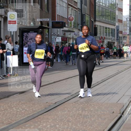 13.09.2026 - 21. swb-Marathon Bremen Strokosch-Dieckow http://msf.ph/oto/10364824 13.09.2026 11:28:08 Ziel 10534, 11017, 11161 meine-sportfotos.de