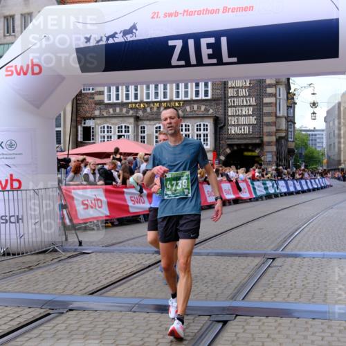13.09.2026 - 21. swb-Marathon Bremen Tim E. http://msf.ph/oto/10364912 13.09.2026 13:02:17 Ziel 1667, 4739, 5601, 9233 meine-sportfotos.de