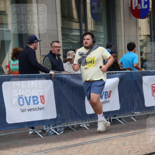 13.09.2026 - 21. swb-Marathon Bremen Strokosch-Dieckow http://msf.ph/oto/10365031 13.09.2026 11:28:13 Ziel 10534, 11017, 11161 meine-sportfotos.de