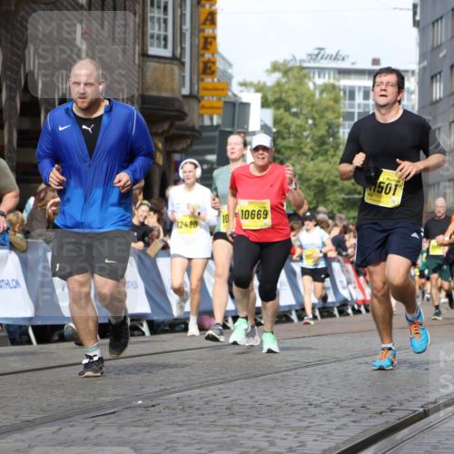 13.09.2026 - 21. swb-Marathon Bremen Strokosch-Dieckow http://msf.ph/oto/10365274 13.09.2026 10:59:51 Ziel 10147, 10377, 10745, 10922, 11151, 11207, 11519, 11594, 11873, 12267, 12295, 12481, 12527, 10175, 10691, 10758, 10867, 11071, 11158, 11159, 11160, 11250, 11259, 11427, 11445, 11453, 11524, 11525, 11528, 11637, 11879, 11904, 11907, 12123, 12238, 12239, 12274, 12388 meine-sportfotos.de