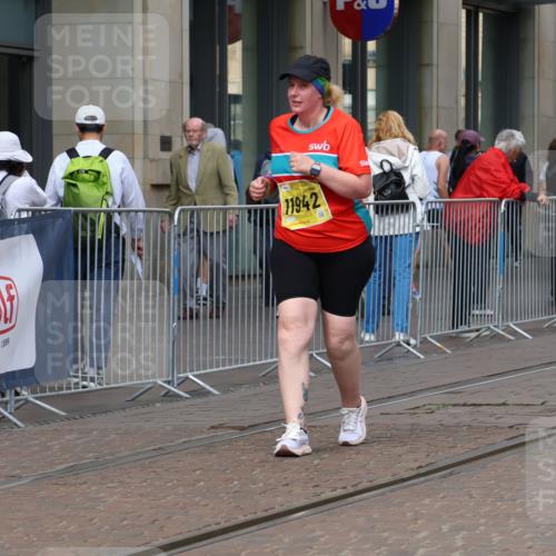 13.09.2026 - 21. swb-Marathon Bremen Strokosch-Dieckow http://msf.ph/oto/10365325 13.09.2026 11:28:41 Ziel 11352, 11444, 11496, 11942, 10534, 11017, 11161 meine-sportfotos.de
