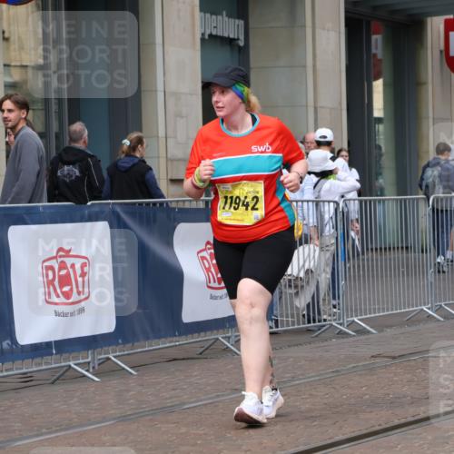 13.09.2026 - 21. swb-Marathon Bremen Strokosch-Dieckow http://msf.ph/oto/10365399 13.09.2026 11:28:43 Ziel 11352, 11444, 11496, 11942, 10534, 11017 meine-sportfotos.de