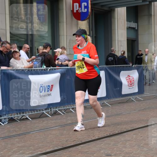 13.09.2026 - 21. swb-Marathon Bremen Strokosch-Dieckow http://msf.ph/oto/10365453 13.09.2026 11:28:44 Ziel 11352, 11444, 11496, 11942, 10534, 11017 meine-sportfotos.de