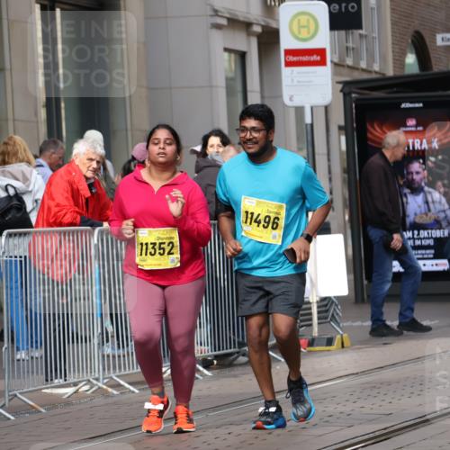 13.09.2026 - 21. swb-Marathon Bremen Strokosch-Dieckow http://msf.ph/oto/10365555 13.09.2026 11:28:48 Ziel 11352, 11444, 11496, 11942 meine-sportfotos.de