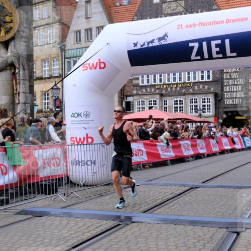 13.09.2026 - 21. swb-Marathon Bremen Tim E. http://msf.ph/oto/10365581 13.09.2026 13:03:12 Ziel 1381, 1850, 1862, 6918, 7265, 8319, 8325, 8331 meine-sportfotos.de