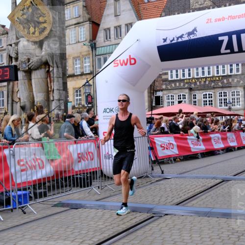 13.09.2026 - 21. swb-Marathon Bremen Tim E. http://msf.ph/oto/10365618 13.09.2026 13:03:12 Ziel 1381, 1850, 1862, 6918, 7265, 8319, 8325, 8331 meine-sportfotos.de