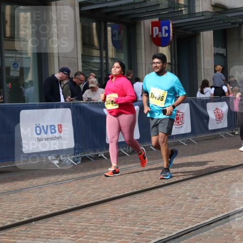 13.09.2026 - 21. swb-Marathon Bremen Strokosch-Dieckow http://msf.ph/oto/10365689 13.09.2026 11:28:53 Ziel 11352, 11444, 11496, 11942 meine-sportfotos.de
