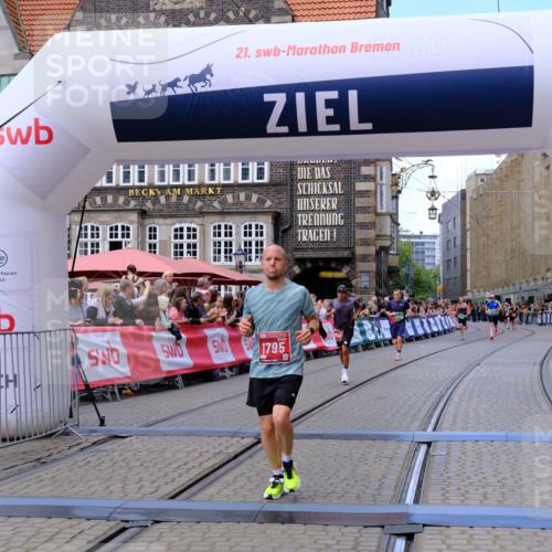 13.09.2026 - 21. swb-Marathon Bremen Tim E. http://msf.ph/oto/10366024 13.09.2026 13:03:30 Ziel 7206, 7478, 8028, 8756, 9200 meine-sportfotos.de
