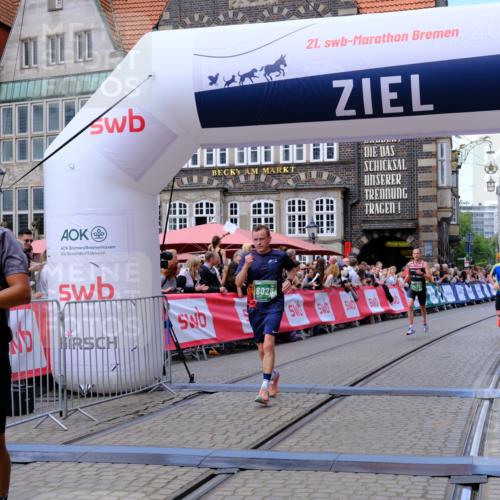 13.09.2026 - 21. swb-Marathon Bremen Tim E. http://msf.ph/oto/10366152 13.09.2026 13:03:35 Ziel 1372, 7206, 7478, 7715, 8028 meine-sportfotos.de