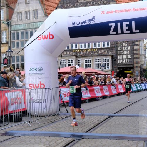 13.09.2026 - 21. swb-Marathon Bremen Tim E. http://msf.ph/oto/10366209 13.09.2026 13:03:36 Ziel 1372, 7206, 7478, 7715, 8028 meine-sportfotos.de