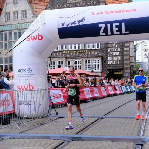13.09.2026 - 21. swb-Marathon Bremen Tim E. http://msf.ph/oto/10366260 13.09.2026 13:03:38 Ziel 1372, 1950, 7206, 7478, 7715, 8028 meine-sportfotos.de
