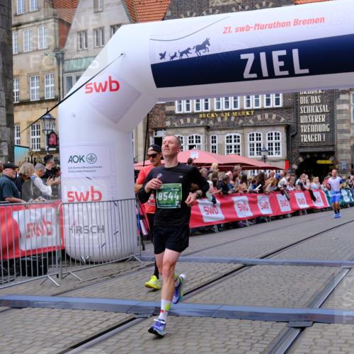 13.09.2026 - 21. swb-Marathon Bremen Tim E. http://msf.ph/oto/10366902 13.09.2026 13:04:28 Ziel 2094, 3424, 4110, 6815, 9129, 9544, 9813 meine-sportfotos.de