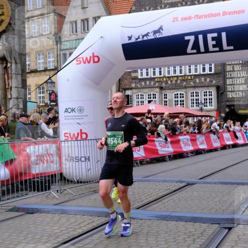 13.09.2026 - 21. swb-Marathon Bremen Tim E. http://msf.ph/oto/10366922 13.09.2026 13:04:28 Ziel 2094, 3424, 4110, 6815, 9129, 9544, 9813 meine-sportfotos.de