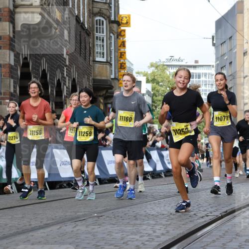 13.09.2026 - 21. swb-Marathon Bremen Strokosch-Dieckow http://msf.ph/oto/10366936 13.09.2026 11:00:10 Ziel 10175, 10236, 10355, 10669, 10691, 10867, 10928, 10929, 11054, 11056, 11089, 11194, 11250, 11419, 11427, 11445, 11501, 11637, 11803, 11879, 11904, 12138, 12238, 12239, 12242, 12243, 12388, 12480, 10144, 10677, 10801, 10810, 11016, 11045, 11129, 11547, 11623, 12105, 12106, 12190, 12291, 12352, 12394, 12530, 12531 meine-sportfotos.de