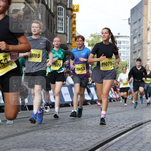 13.09.2026 - 21. swb-Marathon Bremen Strokosch-Dieckow http://msf.ph/oto/10367034 13.09.2026 11:00:12 Ziel 10175, 10236, 10355, 10669, 10691, 10867, 10928, 10929, 11054, 11056, 11071, 11089, 11194, 11250, 11419, 11427, 11445, 11501, 11637, 11803, 11879, 11904, 12138, 12238, 12239, 12242, 12243, 12388, 12480, 10144, 10677, 10801, 10810, 11016, 11045, 11126, 11129, 11547, 11623, 12105, 12106, 12190, 12291, 12394, 12530, 12531 meine-sportfotos.de