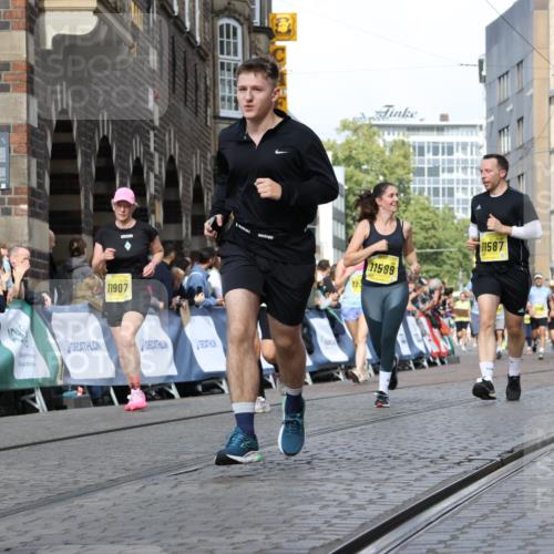 13.09.2026 - 21. swb-Marathon Bremen Strokosch-Dieckow http://msf.ph/oto/10367269 13.09.2026 11:00:15 Ziel 10175, 10236, 10691, 10758, 10867, 11054, 11056, 11071, 11089, 11158, 11159, 11160, 11250, 11259, 11427, 11445, 11453, 11528, 11637, 11803, 11879, 11904, 12123, 12238, 12239, 12242, 12243, 12274, 12388, 12480, 10144, 10677, 10801, 10810, 11045, 11126, 11129, 11547, 11623, 12018, 12105, 12106, 12190, 12291, 12394, 12530, 12531 meine-sportfotos.de