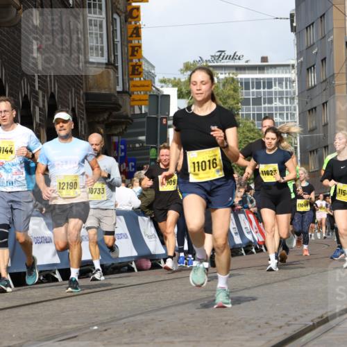13.09.2026 - 21. swb-Marathon Bremen Strokosch-Dieckow http://msf.ph/oto/10367525 13.09.2026 11:00:25 Ziel 10175, 10758, 10867, 11016, 11071, 11158, 11159, 11160, 11250, 11259, 11427, 11445, 11453, 11524, 11525, 11528, 11587, 11588, 11589, 11879, 11907, 12123, 12238, 12239, 12274, 12352, 10263, 10272, 10275, 10306, 10369, 11126, 11162, 11180, 11687, 11708, 11769, 11838, 12018, 12430 meine-sportfotos.de