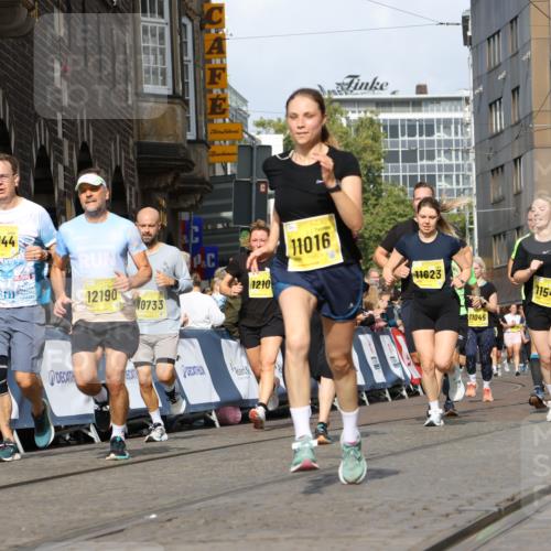 13.09.2026 - 21. swb-Marathon Bremen Strokosch-Dieckow http://msf.ph/oto/10367555 13.09.2026 11:00:25 Ziel 10175, 10758, 10867, 11016, 11071, 11158, 11159, 11160, 11250, 11259, 11427, 11445, 11453, 11524, 11525, 11528, 11587, 11588, 11589, 11879, 11907, 12123, 12238, 12239, 12274, 12352, 10263, 10272, 10275, 10306, 10369, 11126, 11162, 11180, 11687, 11708, 11769, 11838, 12018, 12430 meine-sportfotos.de