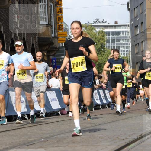 13.09.2026 - 21. swb-Marathon Bremen Strokosch-Dieckow http://msf.ph/oto/10367616 13.09.2026 11:00:25 Ziel 10175, 10758, 10867, 11016, 11071, 11158, 11159, 11160, 11250, 11259, 11427, 11445, 11453, 11524, 11525, 11528, 11587, 11588, 11589, 11879, 11907, 12123, 12238, 12239, 12274, 12352, 10263, 10272, 10275, 10306, 10369, 11126, 11162, 11180, 11687, 11708, 11769, 11838, 12018, 12430 meine-sportfotos.de